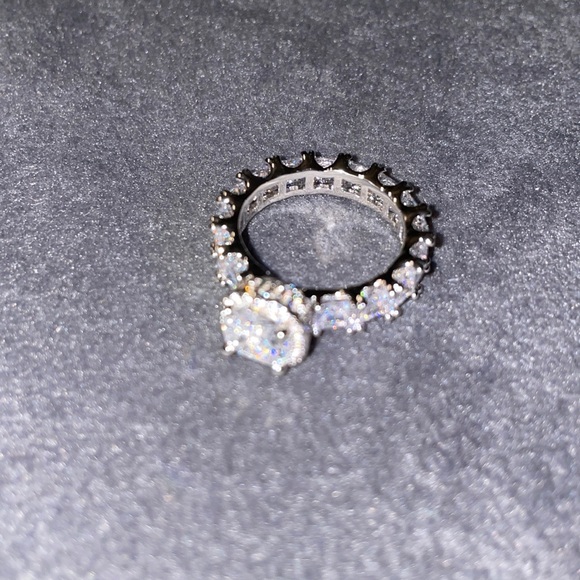 WOW!!! INCREDIBLE 360 Light Capturing Cubic Zirconia Ring!!!! - Picture 4 of 10